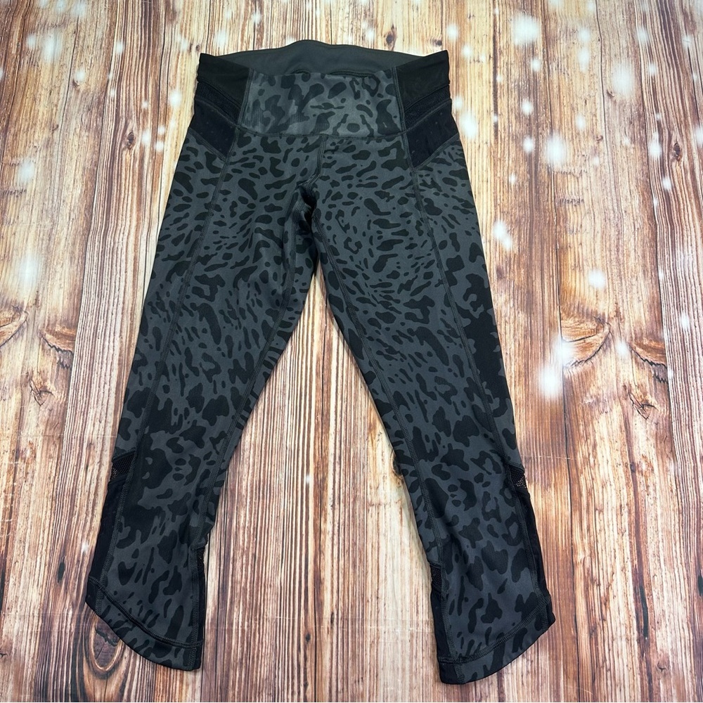 Lululemon Animal Print Mesh Capris Gray Black
Size 4